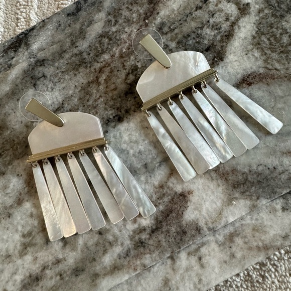 Kendra Scott mother of pearl fringe earrings - Picture 3 of 5